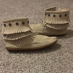Minnetonka Beige Fringe Ankle Moccasins